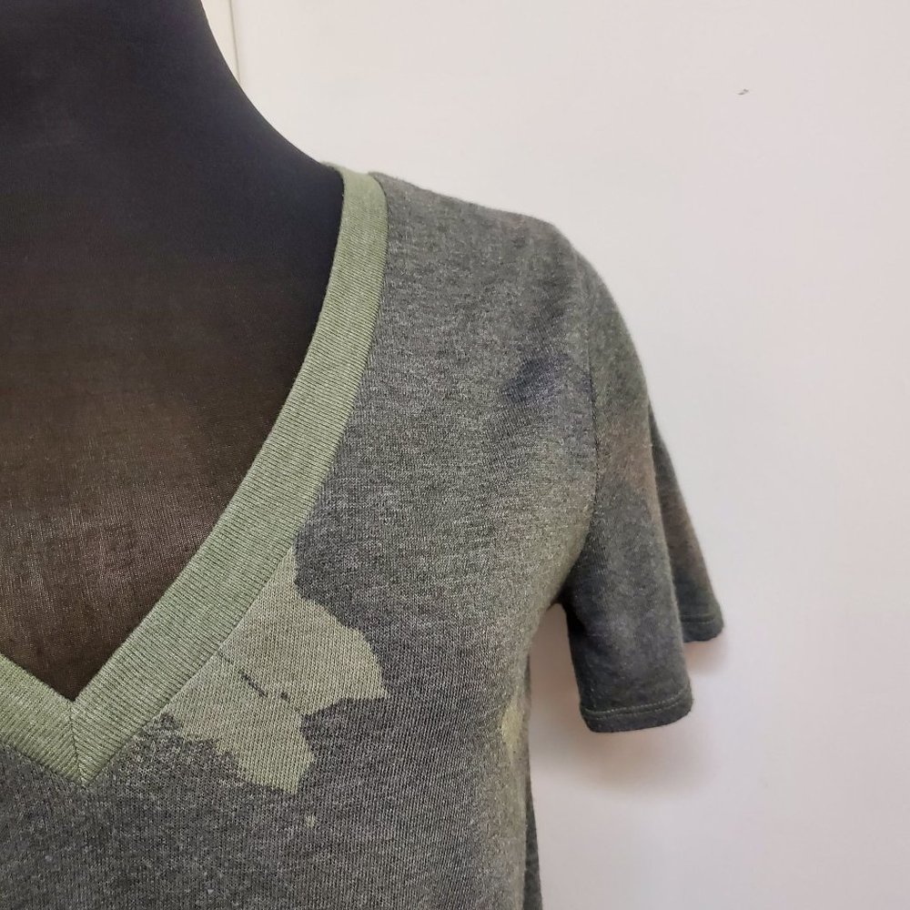 Alternative Short Sleeve V-Neck Front Tie Camo Top Size L - Picture 5 of 7